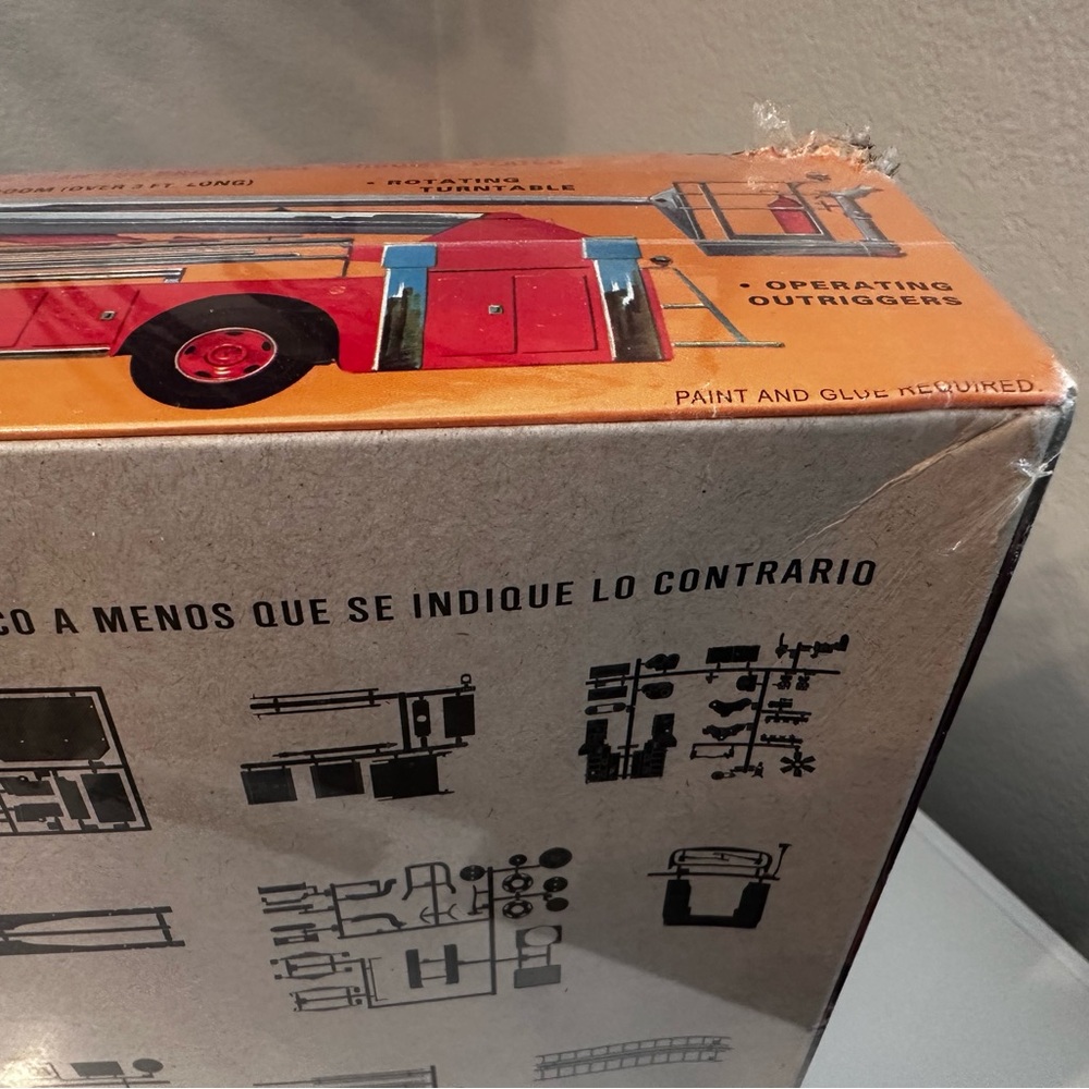 Red Fire Truck model - Picture 4 of 8